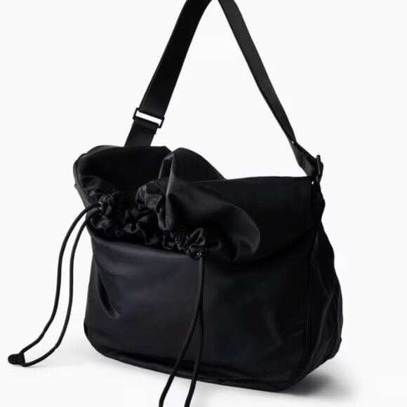 Aritzia - Babaton midway shoulder bag in baby blue - Picture 2 of 3